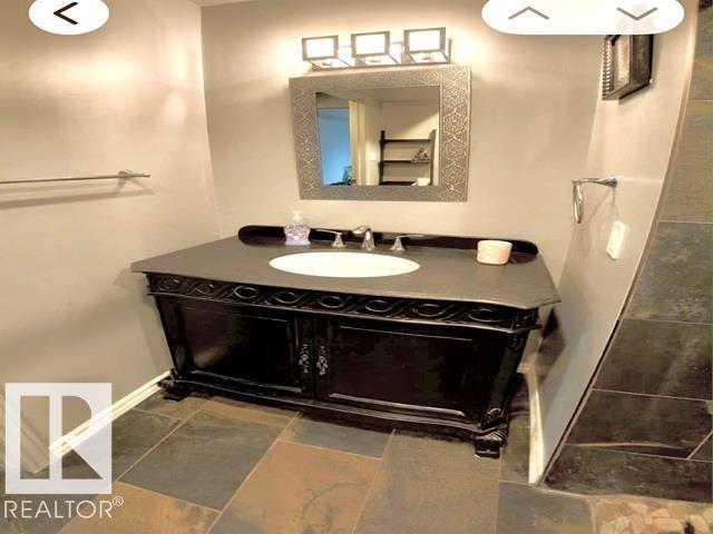 8804 29 AV NW - 15