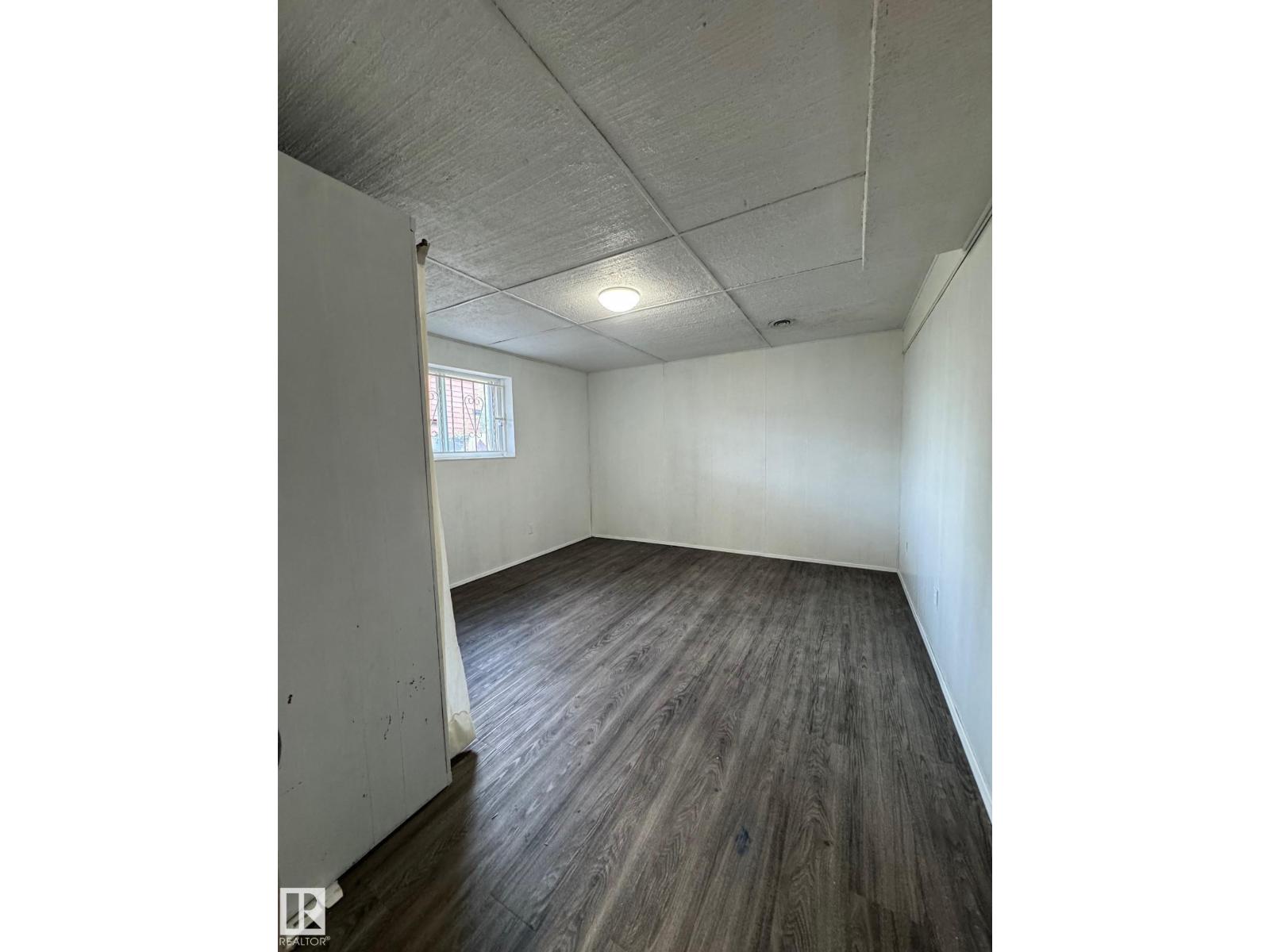 8804 29 AV NW - 16