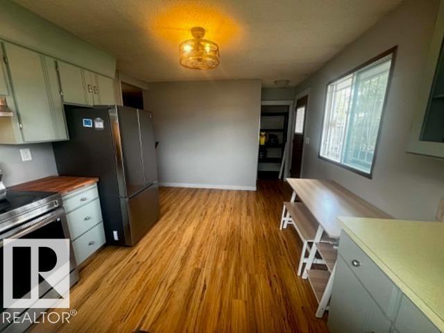 8804 29 AV NW - 6