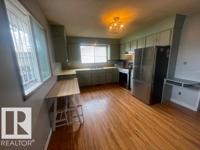 8804 29 AV NW - 7