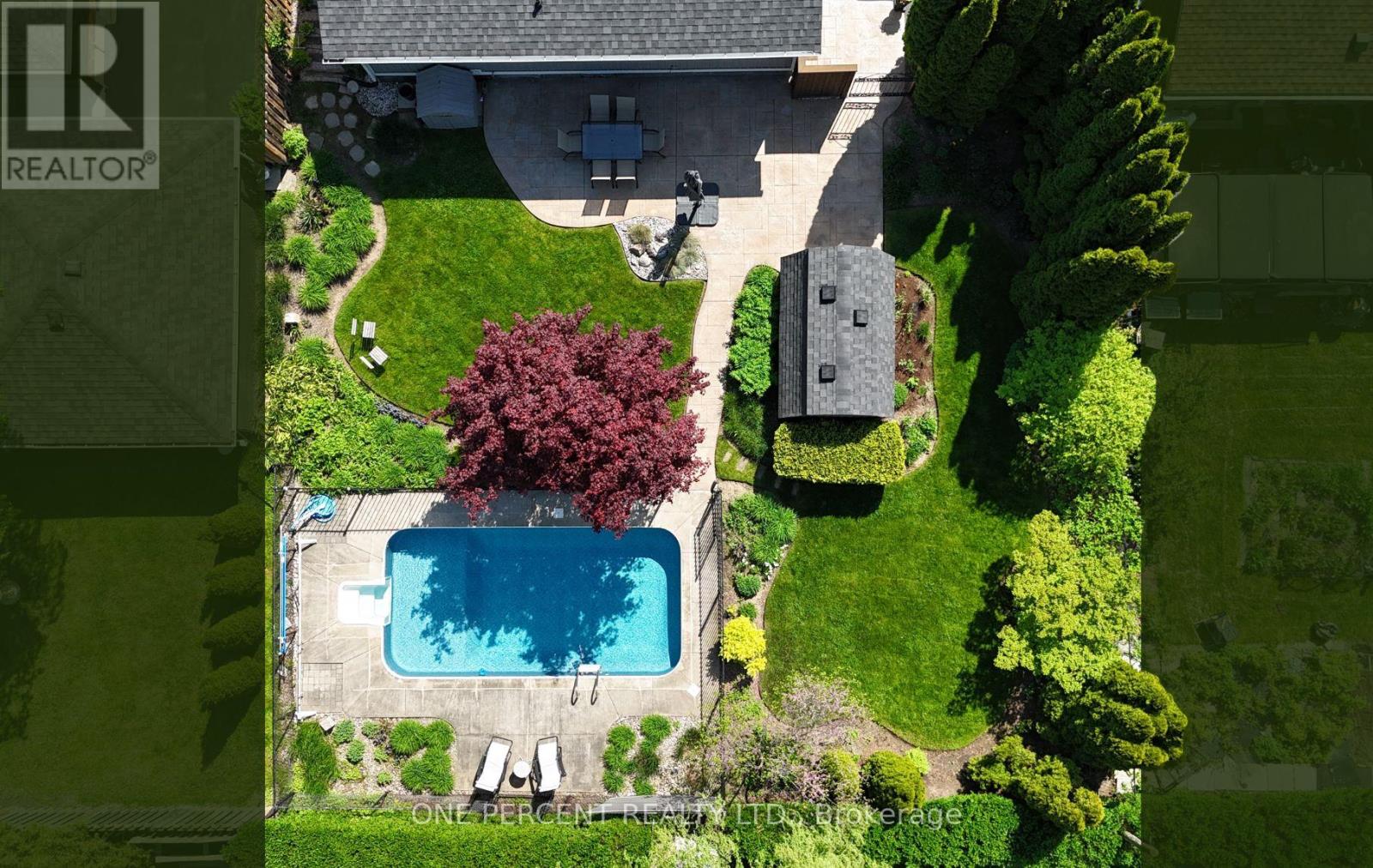 38 ALBANY DRIVE - 25