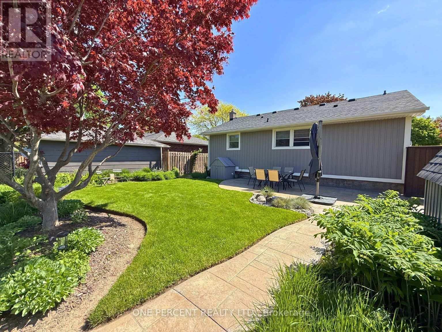 38 ALBANY DRIVE - 29