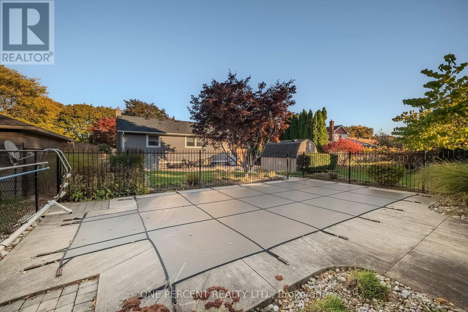 38 ALBANY DRIVE - 31