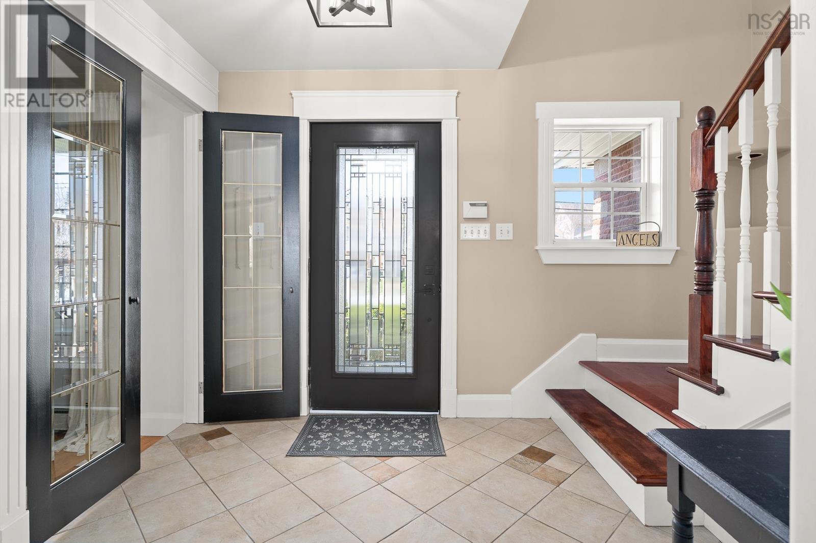 60 Lakeridge Crescent - 3