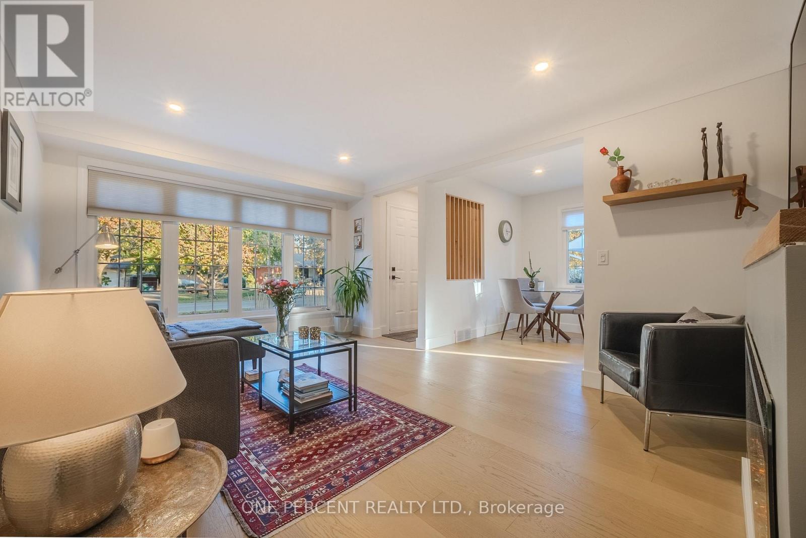 38 ALBANY DRIVE - 10