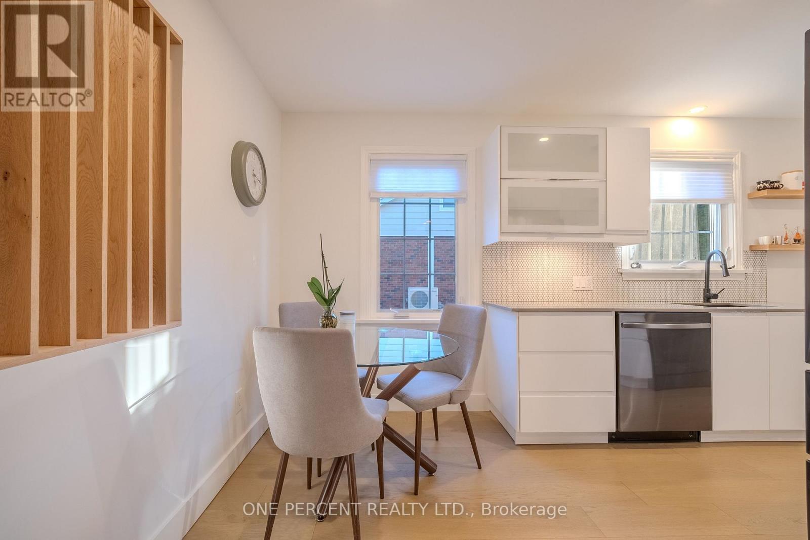 38 ALBANY DRIVE - 11
