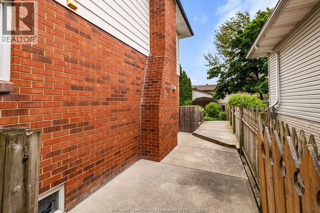 12076 ST. THOMAS CRESCENT, Tecumseh, Ontario, N8N3V7 — Photo 30