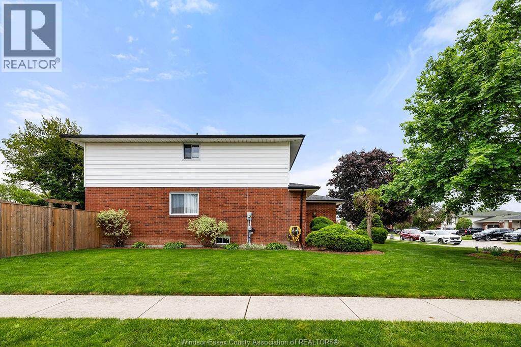 12076 ST. THOMAS CRESCENT, Tecumseh, Ontario, N8N3V7 — Photo 35