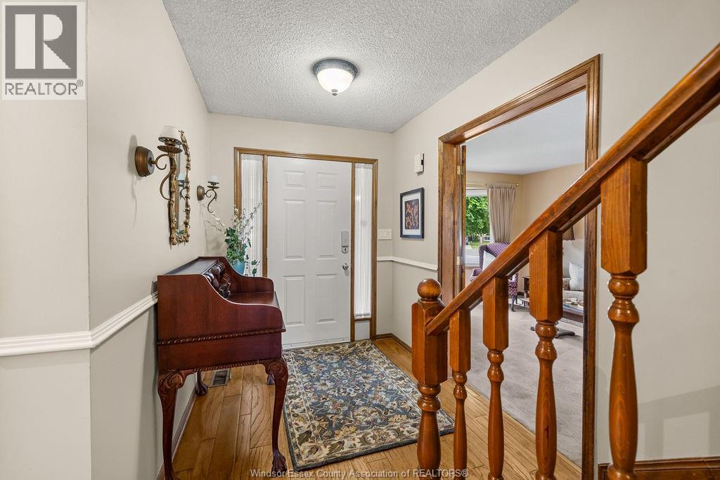 12076 ST. THOMAS CRESCENT, Tecumseh, Ontario, N8N3V7 — Photo 4