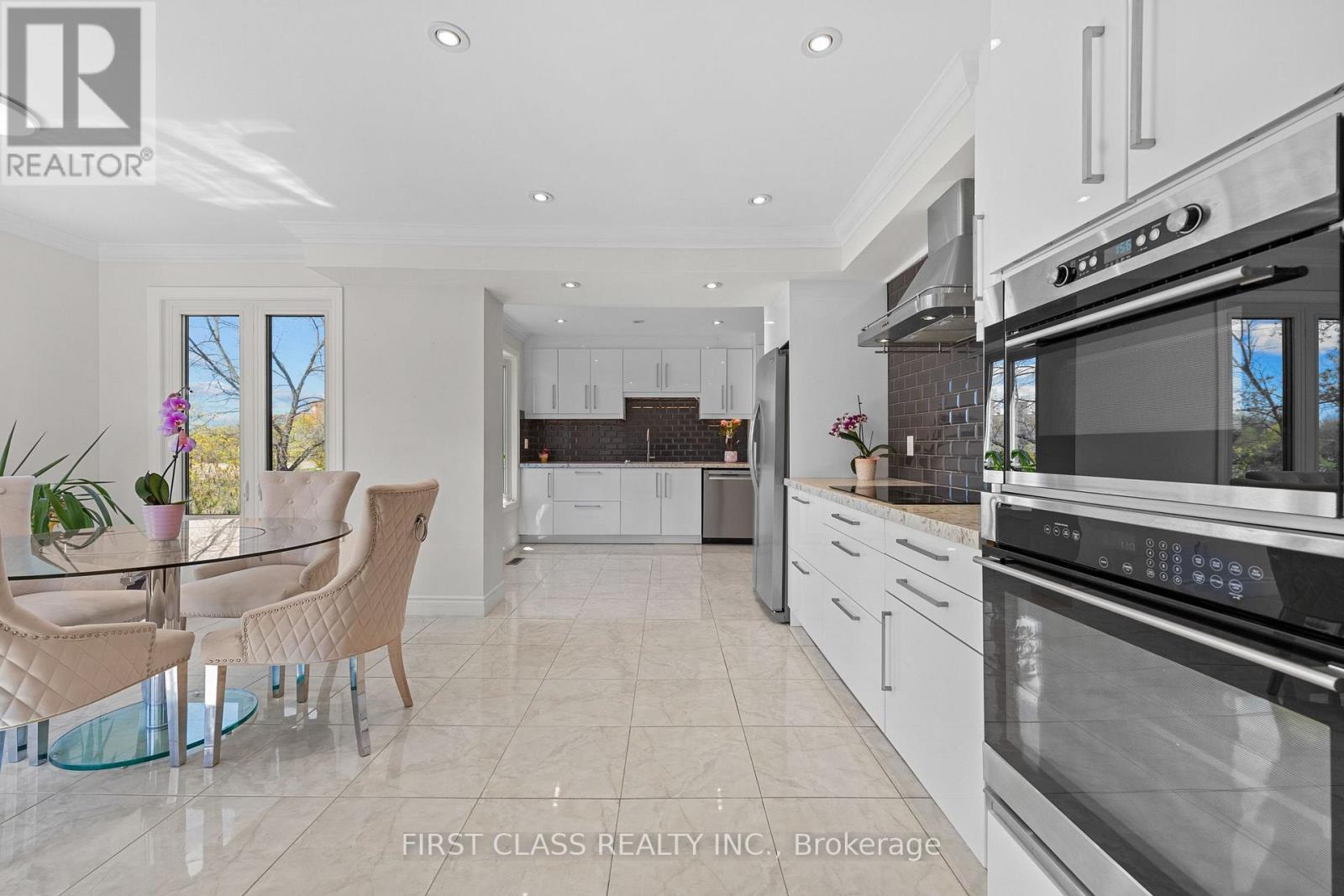 24 BROOKLAND AVENUE - 10