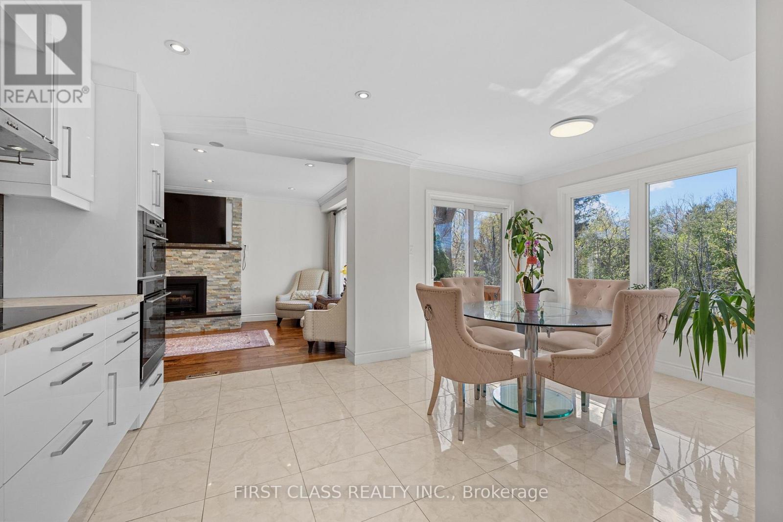 24 BROOKLAND AVENUE - 13