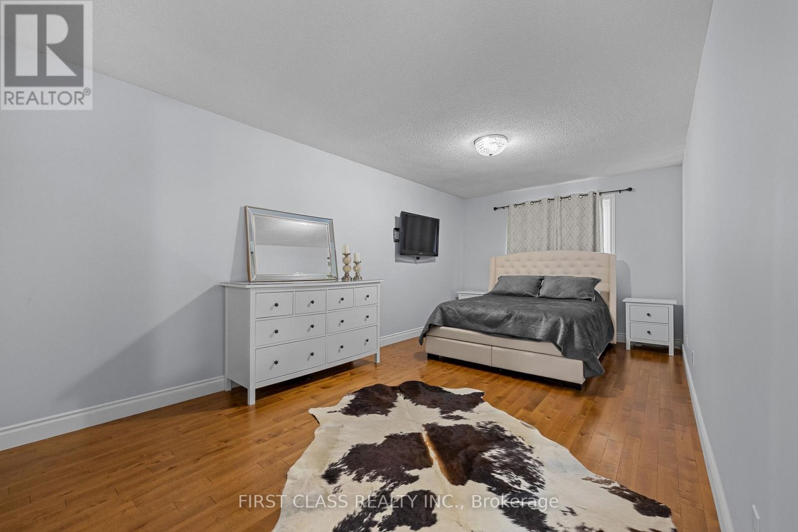 24 BROOKLAND AVENUE - 22