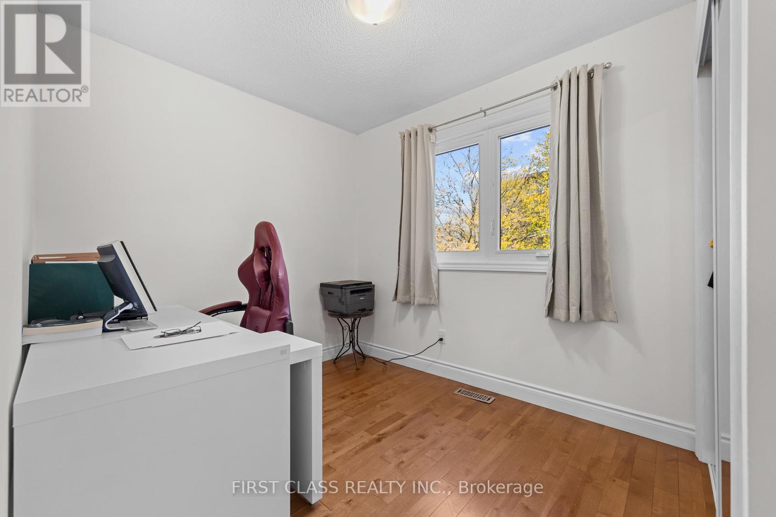 24 BROOKLAND AVENUE - 27