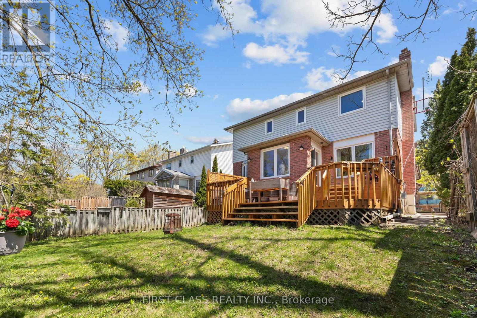 24 BROOKLAND AVENUE - 29