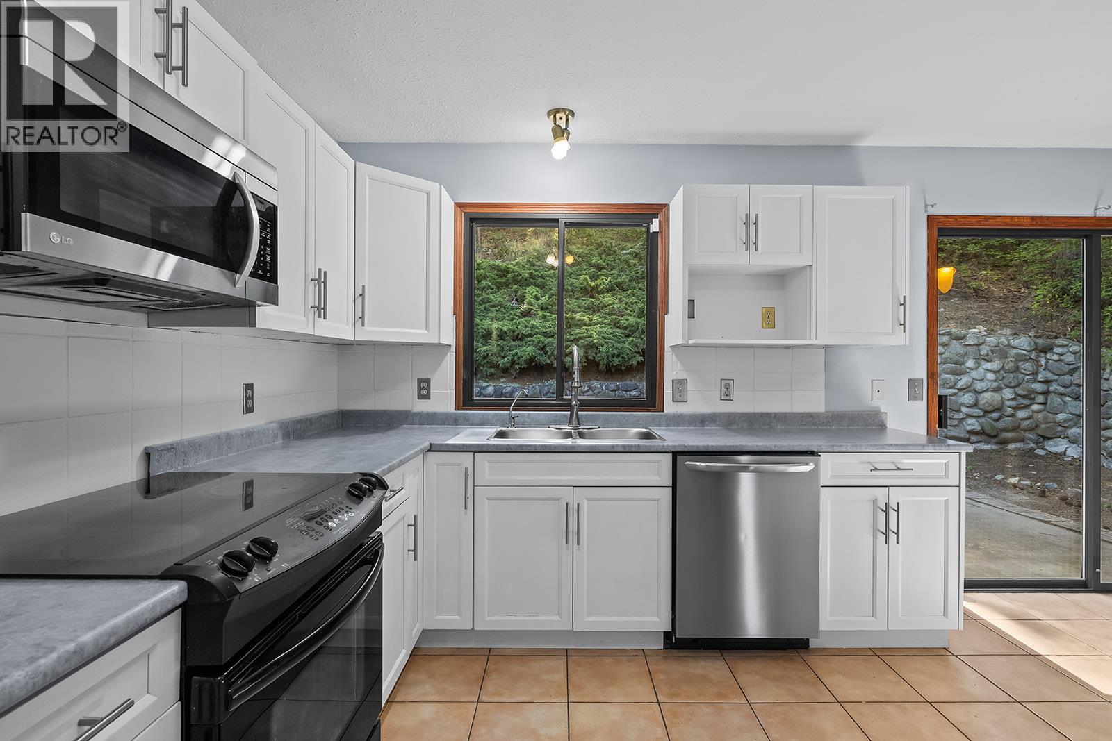 2949 Sandstone Crescent - 2