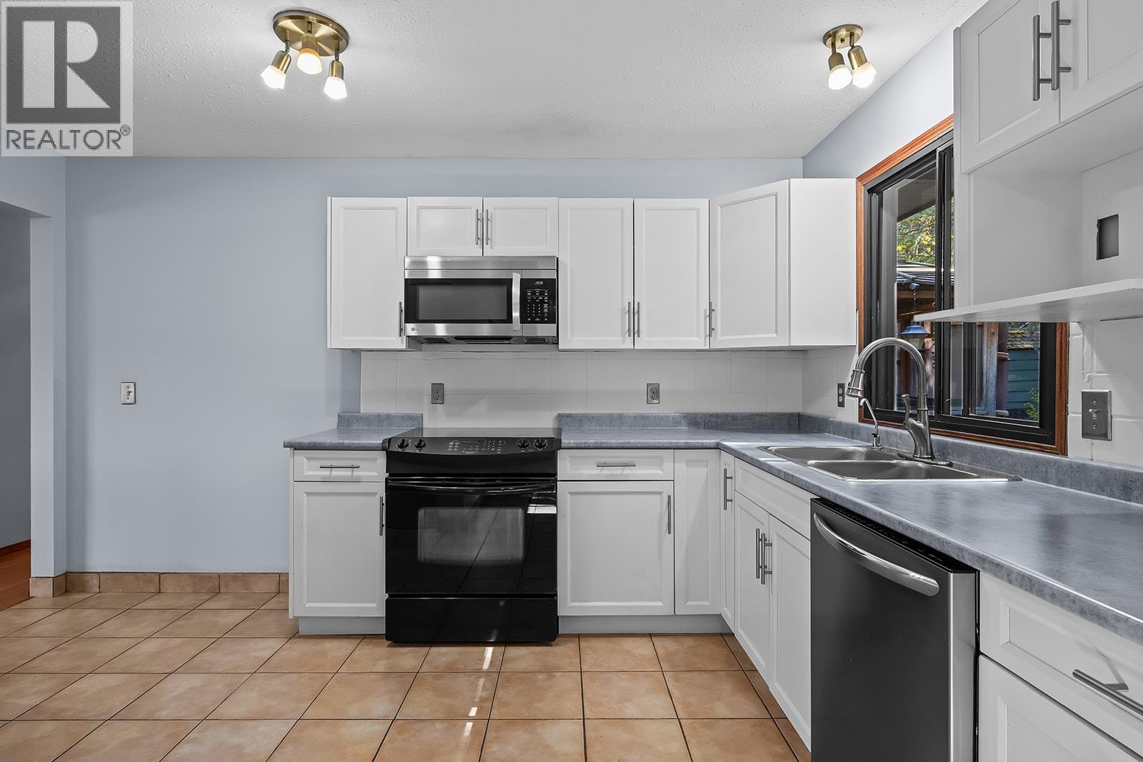 2949 Sandstone Crescent - 3