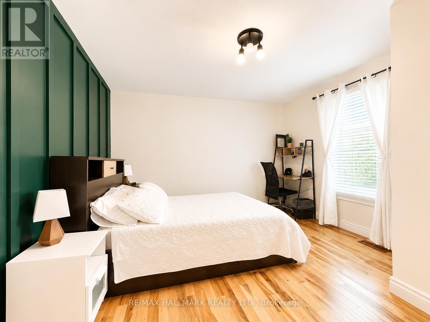 100 ASCOT AVENUE - 17