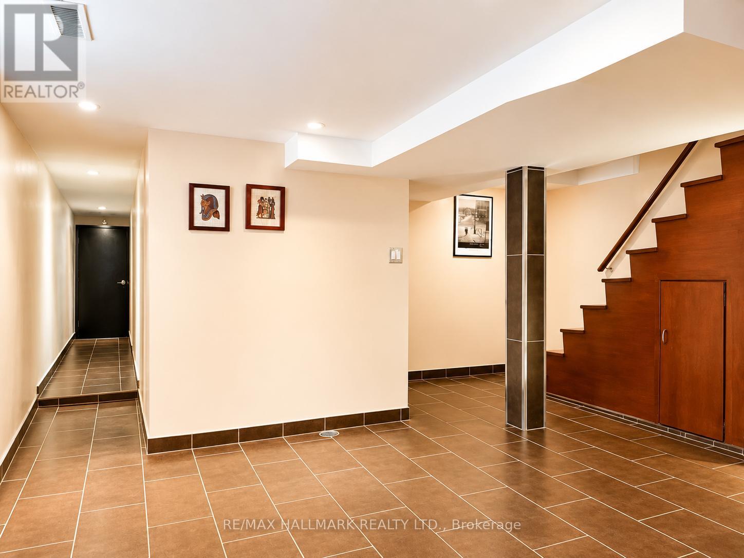 100 ASCOT AVENUE - 36