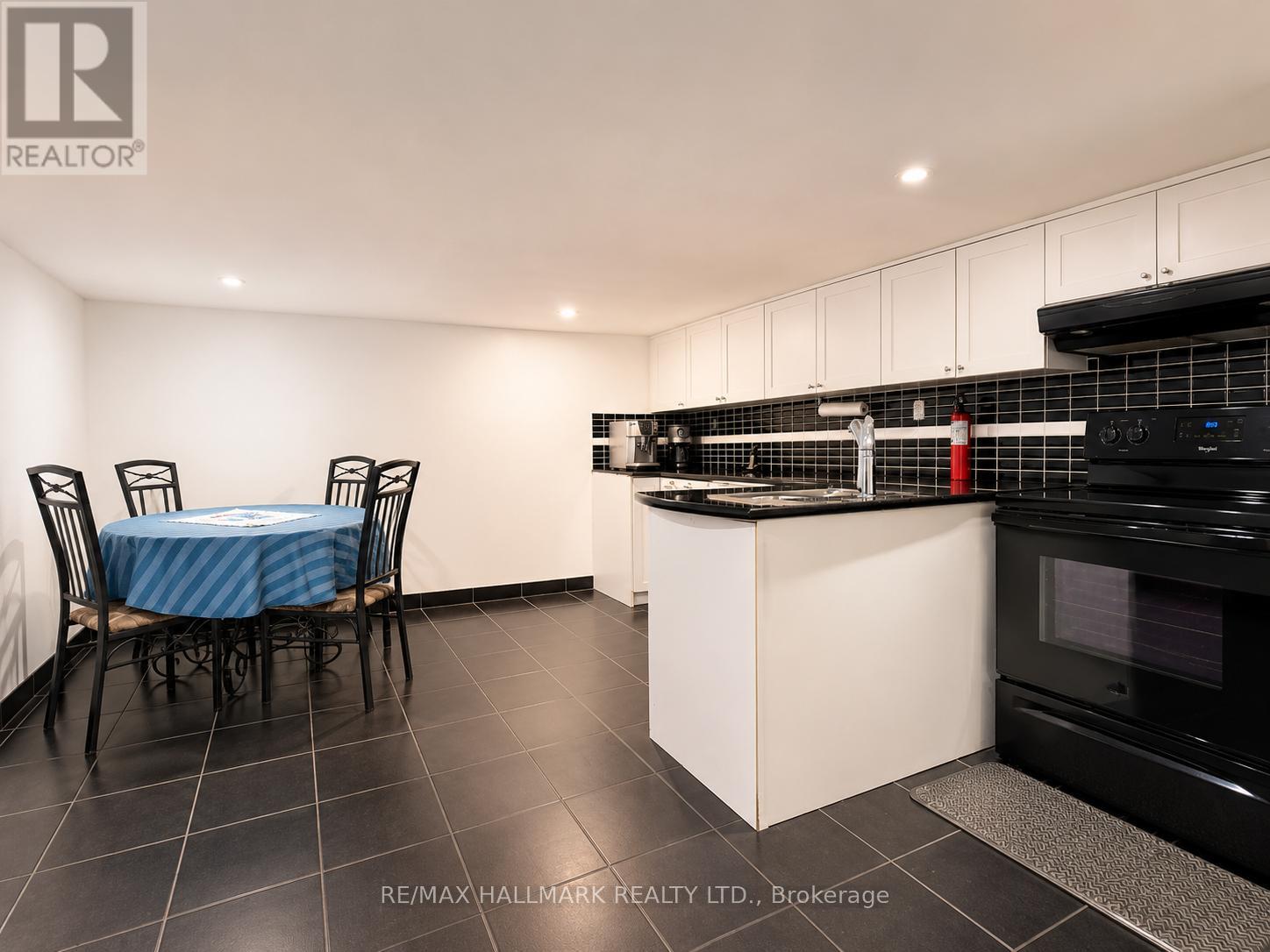 100 ASCOT AVENUE - 45