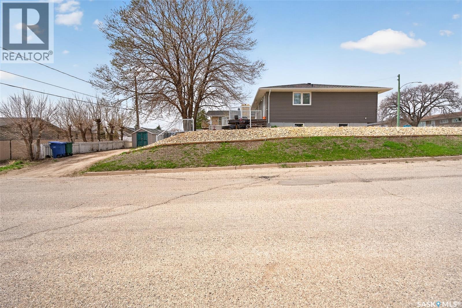 1303 Athabasca STREET W - 6