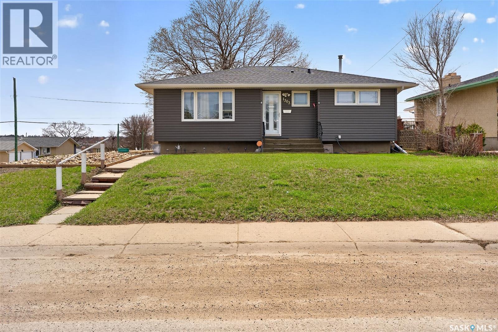 1303 Athabasca STREET W - 5
