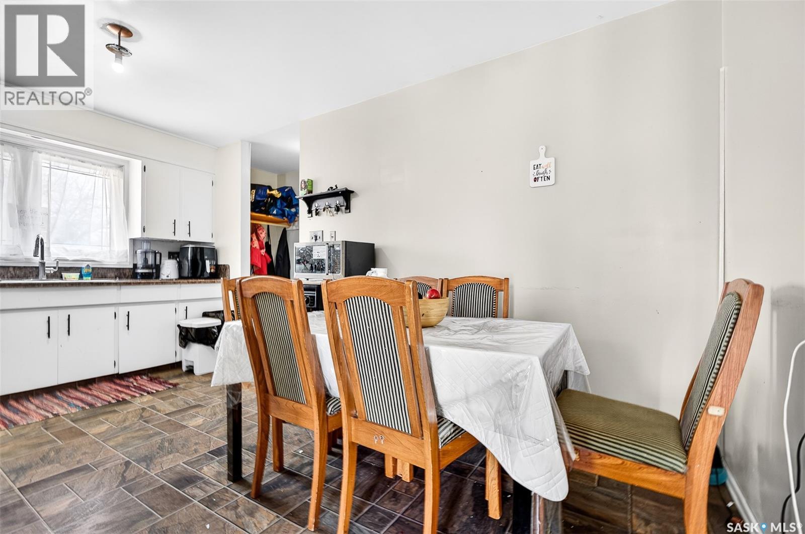 1303 Athabasca STREET W - 38