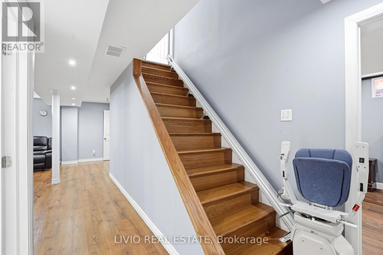 19 KONSTANTINE COURT - 32