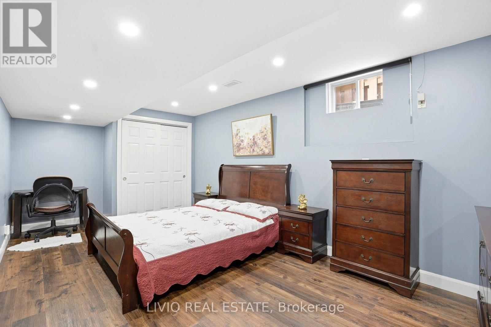19 KONSTANTINE COURT - 33