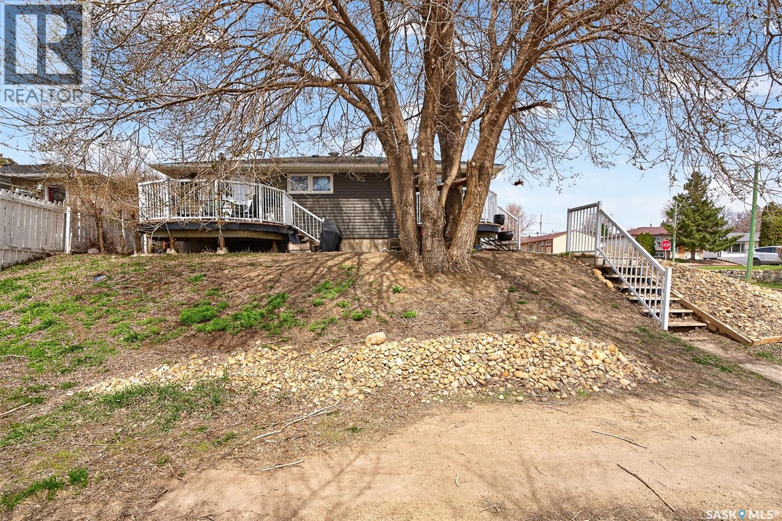 1303 Athabasca STREET W - 9