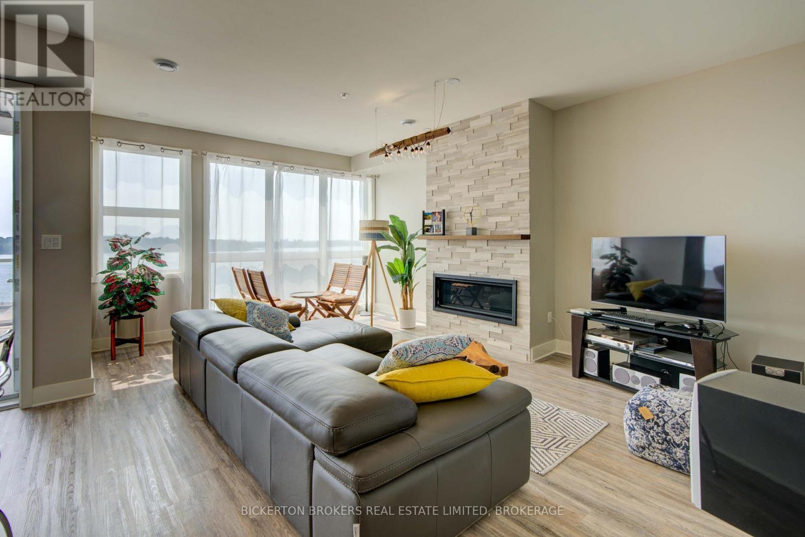 #406 130 WATER STREET - 20