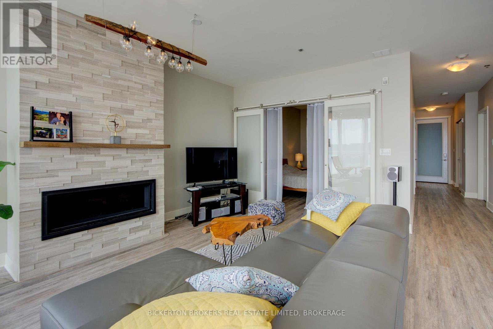 #406 130 WATER STREET - 24