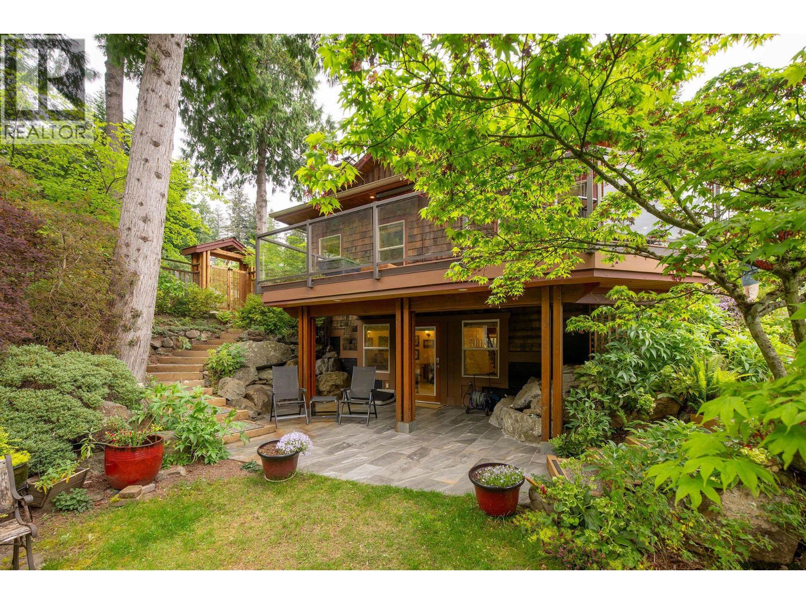 960 HARBOUR VIEW Place - main photo