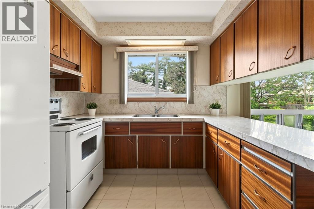 8 LORRAINE Drive, Hamilton, Ontario, L8T3R7 — Photo 13