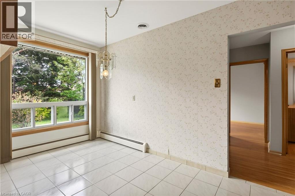 8 LORRAINE Drive, Hamilton, Ontario, L8T3R7 — Photo 7
