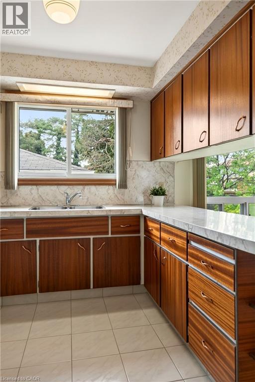 8 LORRAINE Drive, Hamilton, Ontario, L8T3R7 — Photo 14