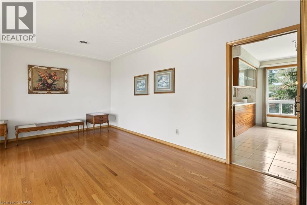 8 LORRAINE Drive, Hamilton, Ontario, L8T3R7 — Photo 11