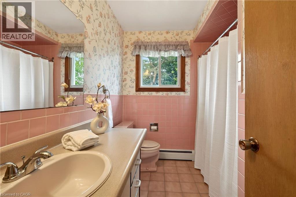 8 LORRAINE Drive, Hamilton, Ontario, L8T3R7 — Photo 17