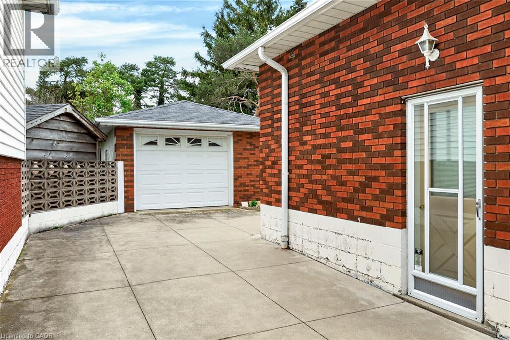 8 LORRAINE Drive, Hamilton, Ontario, L8T3R7 — Photo 4