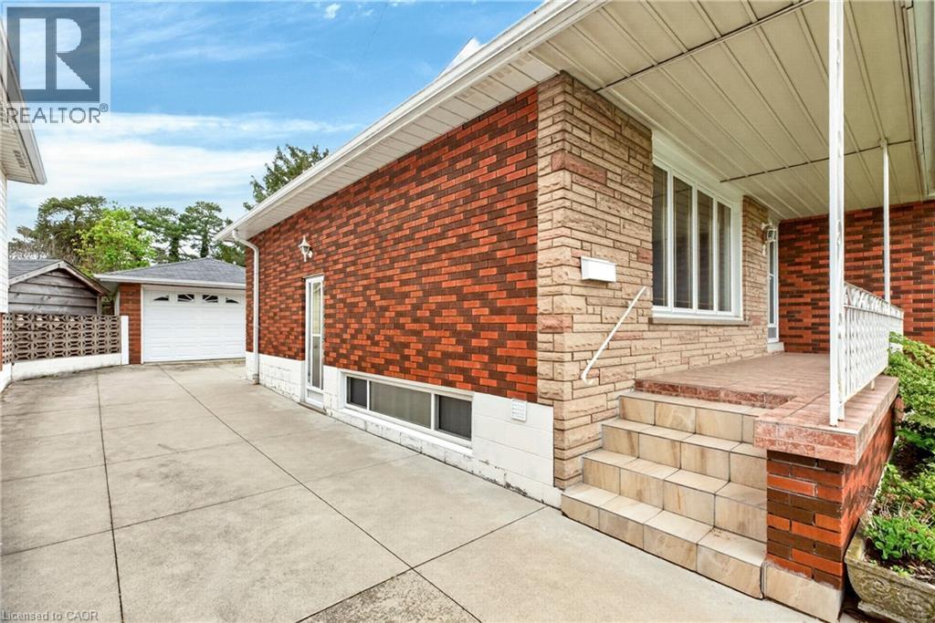 8 LORRAINE Drive, Hamilton, Ontario, L8T3R7 — Photo 3