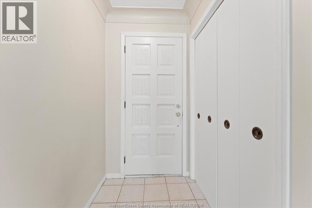 3299 Woodlawn AVENUE - 5