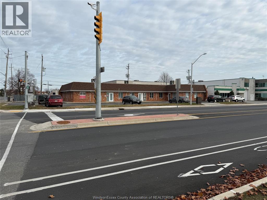 2528 Dougall AVENUE Unit# B, Windsor, Ontario, N8X1T6 — Photo 3