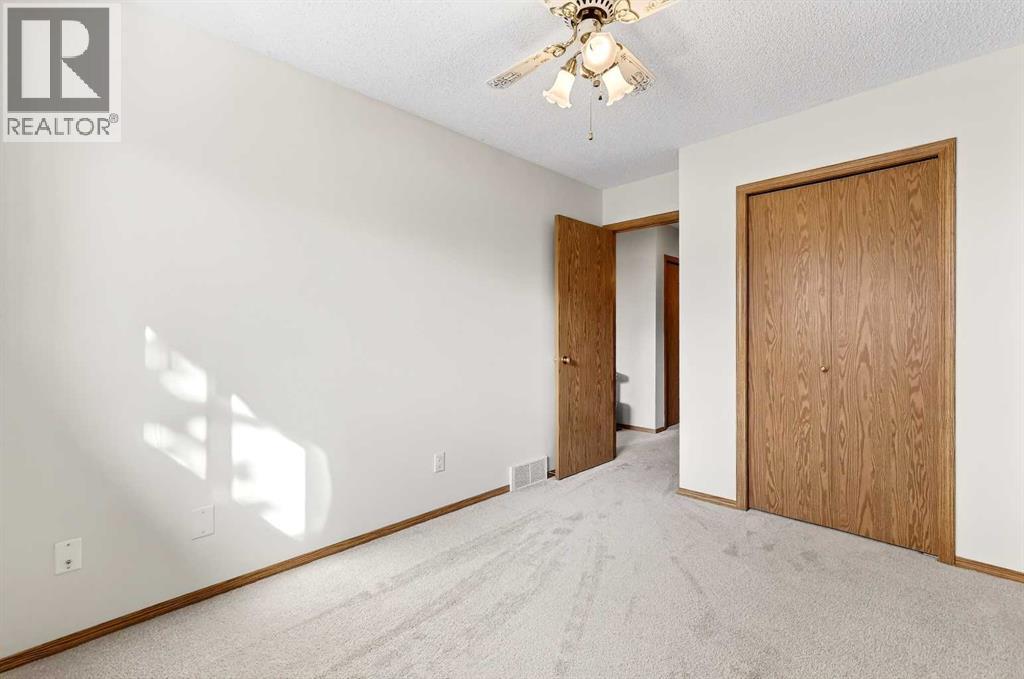 245 Millview Green SW - 23