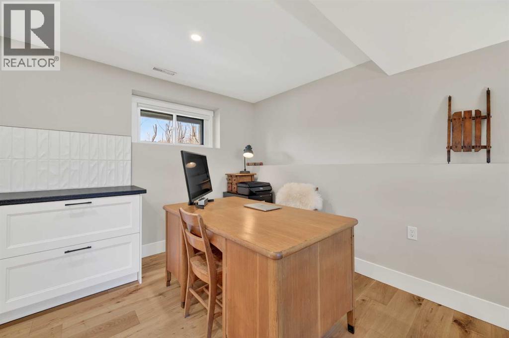 8927 48 Avenue NW - 24
