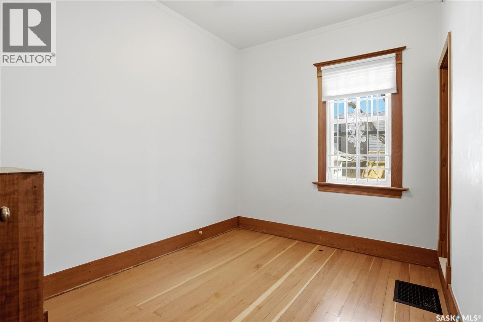 1206 Victoria AVENUE - 12