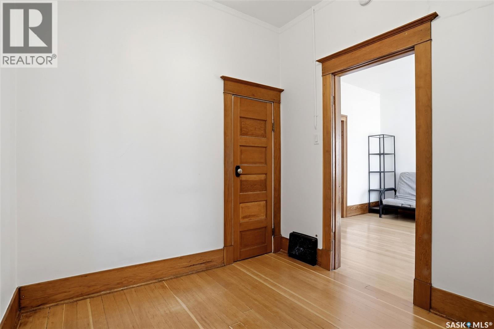1206 Victoria AVENUE - 17