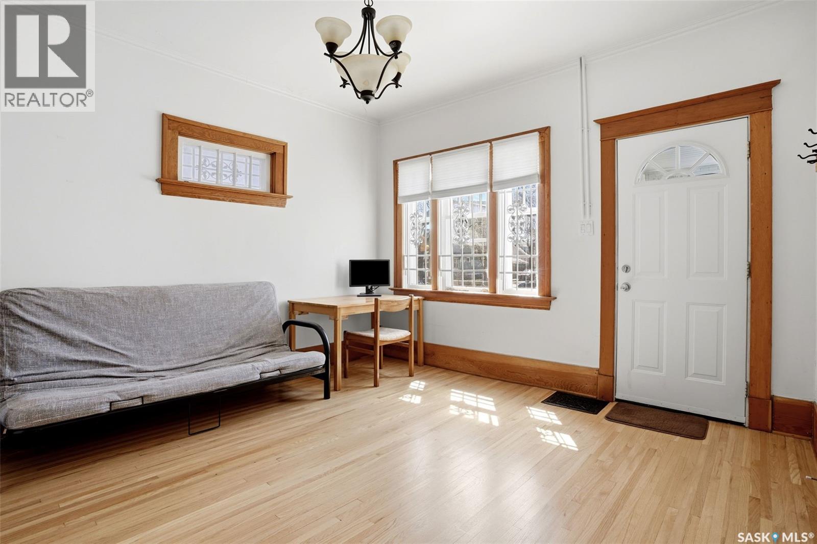 1206 Victoria AVENUE - 4