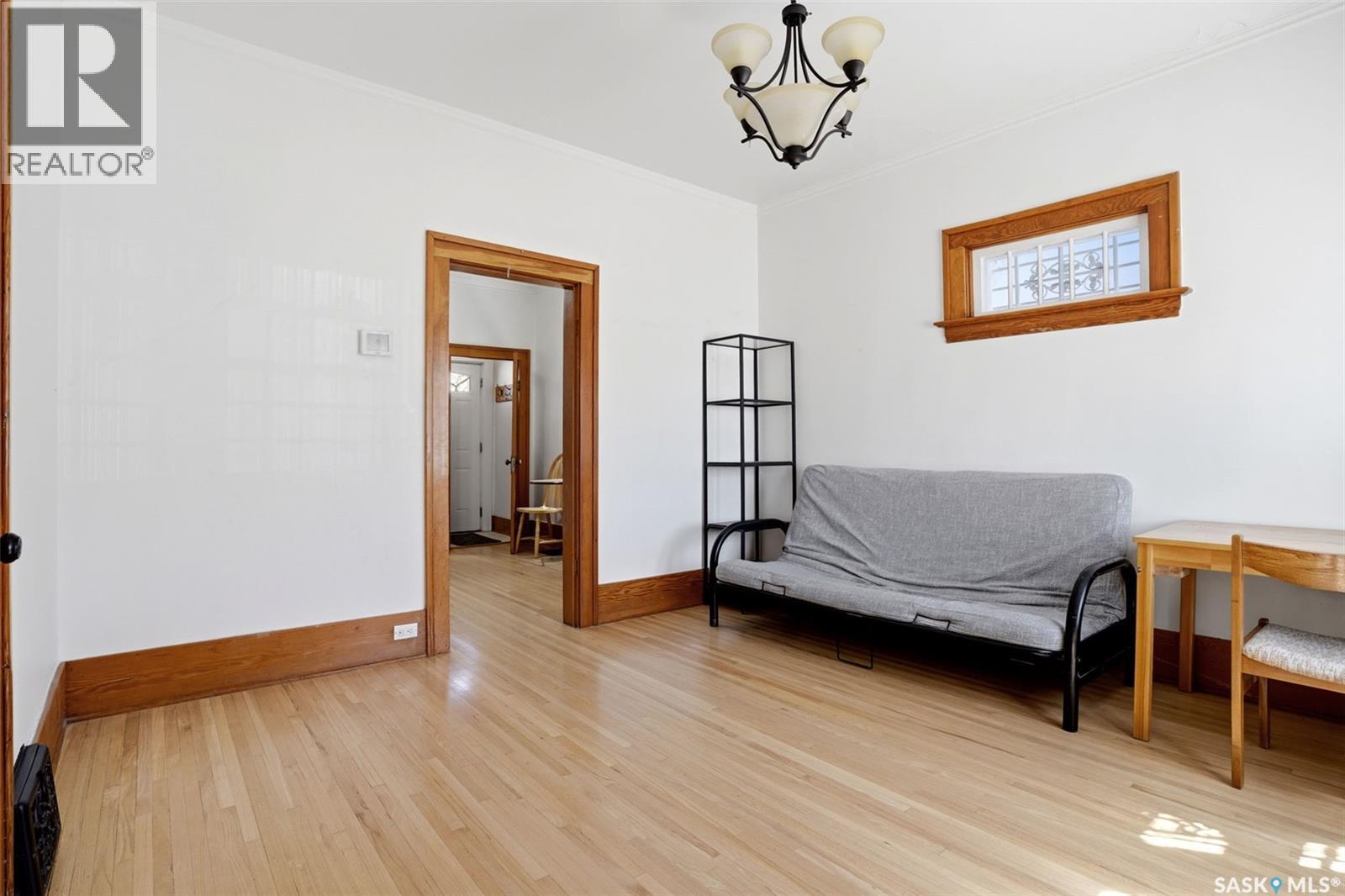 1206 Victoria AVENUE - 6