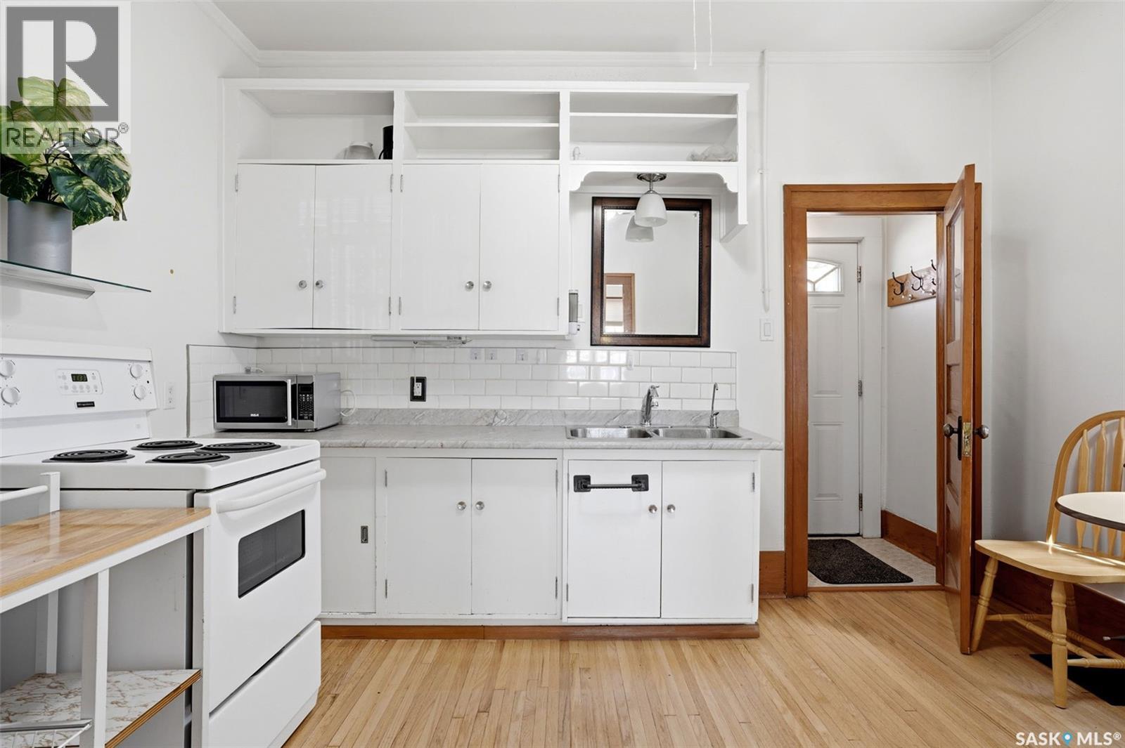 1206 Victoria AVENUE - 8