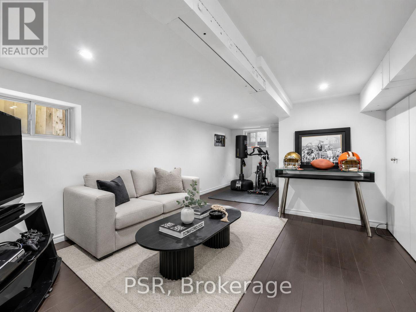 562 ARLINGTON AVENUE - 12