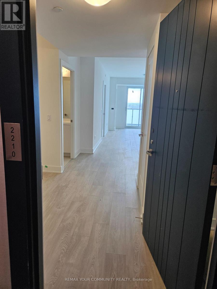 2210 - 2545 SIMCOE STREET N